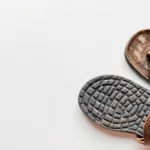 גלה את הטריק המדהים שהסיר את עקבות הרגליים מהסנדלים שלי במהירות וביעילות.