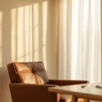 פסיכולוג מסביר כיצד אכזבות משפיעות עמוקות על הרגשות וההתנהגות שלכם, ומציע דרכים להתמודד ולהתחזק מהן.